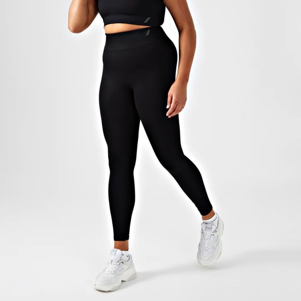 High-Waist Black Leggings - Sleek Everyday Performance
